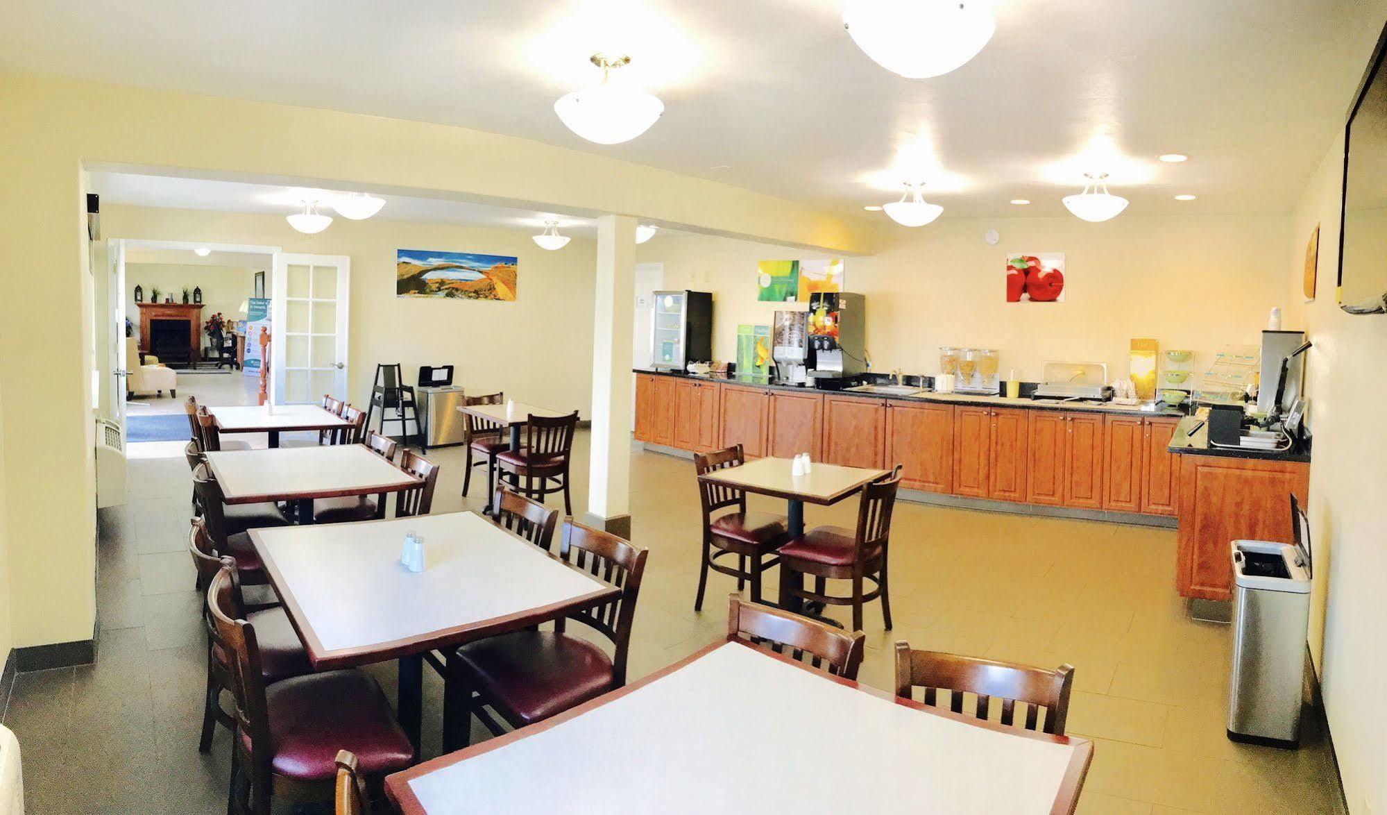 Quality Inn Price Gateway To Moab National Parks Bagian luar foto
